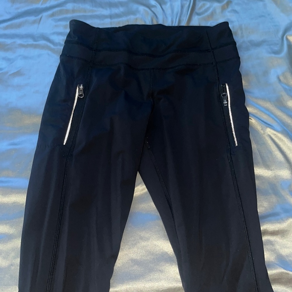 Black lulu leggings with pockets and mesh